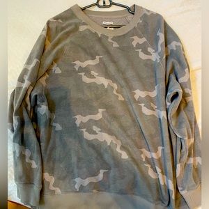 American Eagle camo crew